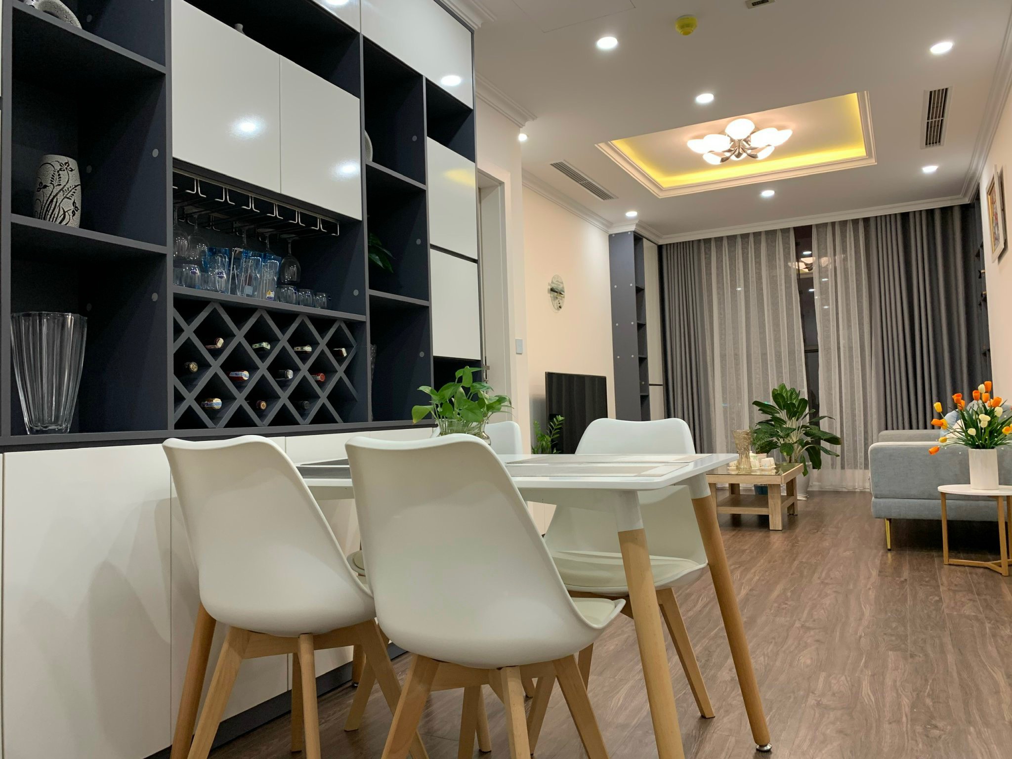 Cho thuê căn hộ 2 phòng ngủ đồ cơ bản toà V1 The Victoria Vinhomes Smart City Tây Mỗ